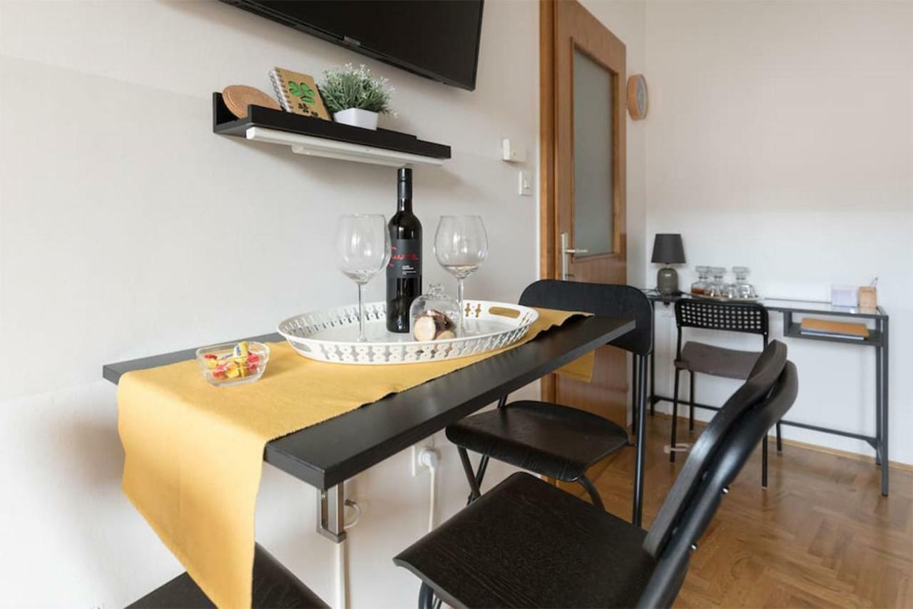 Studio Apartman Comodo Zagreb Bagian luar foto